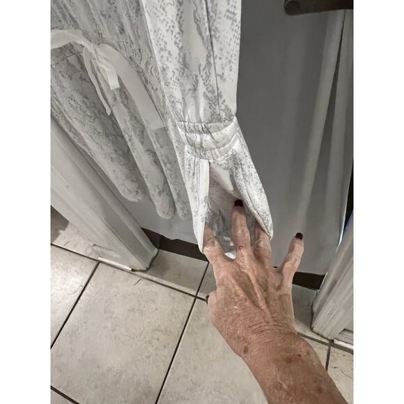 NWT Daily Ritual White & Light Gray Snake Skin Pattern Soft Romper Sz Xxl - Picture 2 of 8